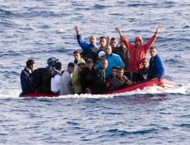 Σάμος: «Ποδαρικό» με 38 παράνομους μετανάστες για το 2018